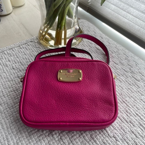 Michael Kors Small Hamilton Crossbody Pink with Gold Hardware Pristine Condition - Picture 3 of 7